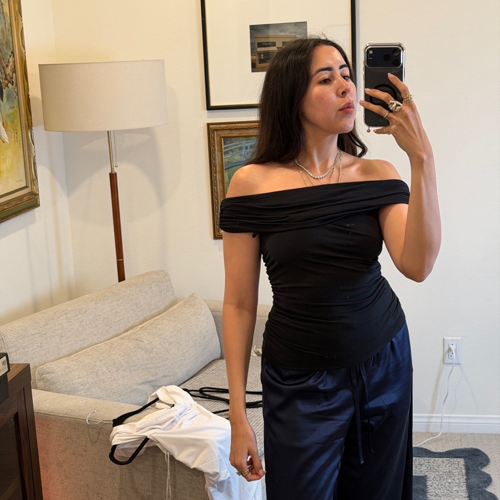 Abercrombie & Fitch Black Off-Shoulder Top